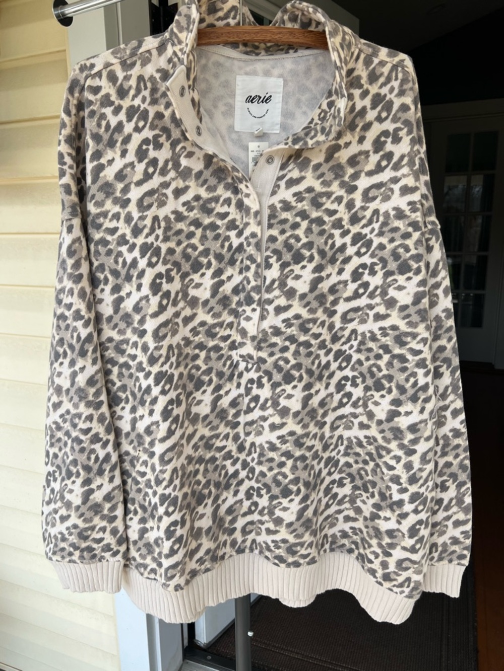AERIE Leopard Print OH SNAP FLEECE PULLOVER SWEATSHIRT NWT Women’s size larg - Picture 3 of 4